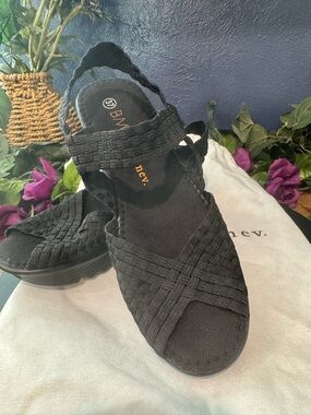 New in Dust Bag bernie mev. Black Woven Sandals Size 37 - US 6.5-7